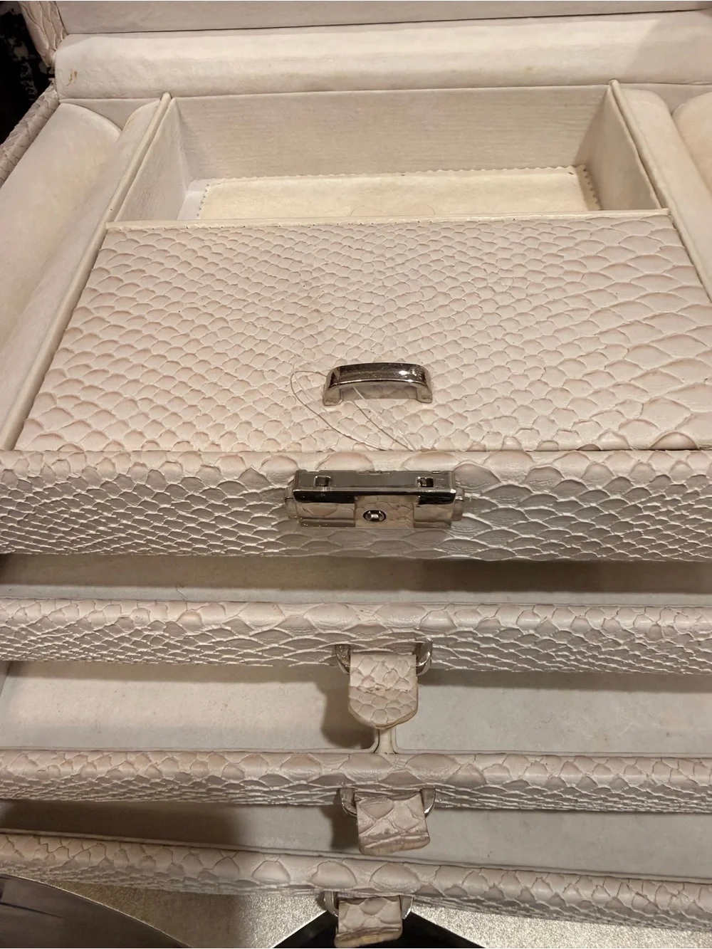 Premium Cream Jewelry Organizer Box with Faux Snakeskin Texture